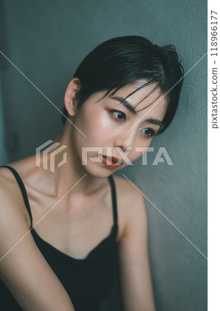 一個晚上憂心忡忡的女人 118966177
