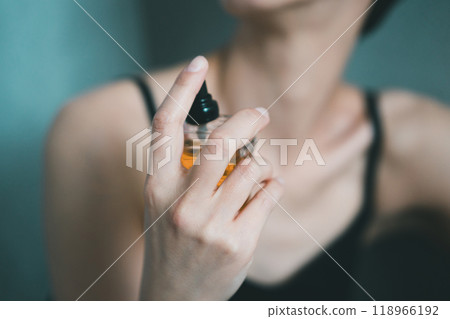 Women's Perfume 118966192