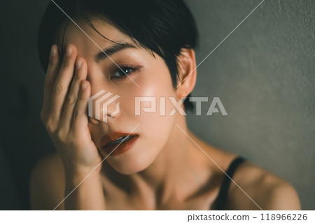 Beauty image of a woman in her 30s with a very short hairstyle Beauty image of a woman in her 30s with a very short hairstyle 118966226