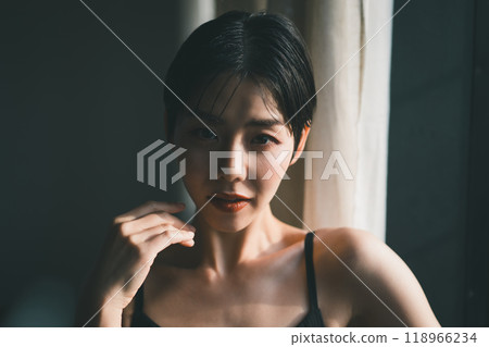 針對 30 多歲身材矮小的女性的抗衰老護理 118966234