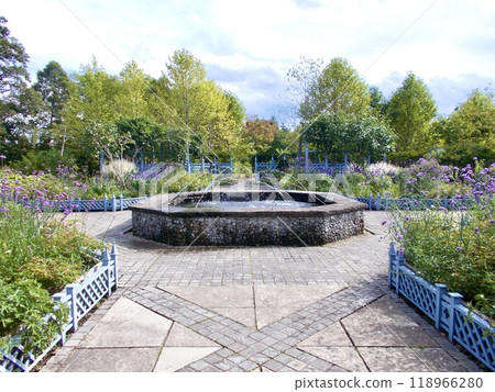 Scenery with fountain 118966280