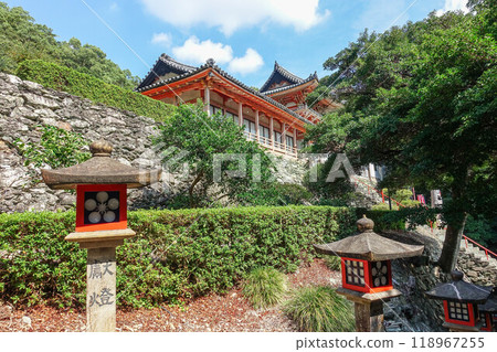 從側面看和歌浦天滿宮的塔門 118967255