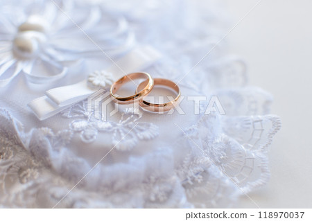 pair of gold wedding rings for a wedding ceremony 118970037