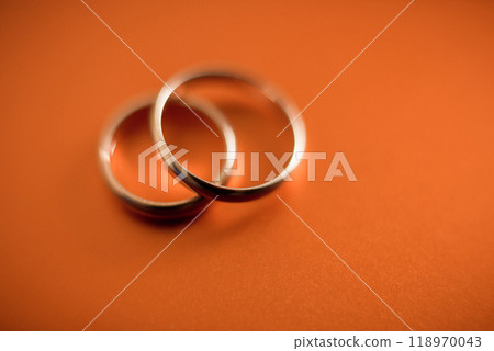 pair of gold wedding rings for a wedding ceremony pair of gold wedding rings for a wedding ceremony 118970043