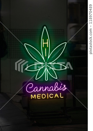Cannabis medical - Neon light Cannabis medical - Neon light 118970489