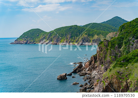 A picturesque sea bay.  118970530
