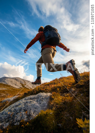 Speed hiking. Running and hiking in the mountains Speed hiking. Running and hiking in the mountains 118971085