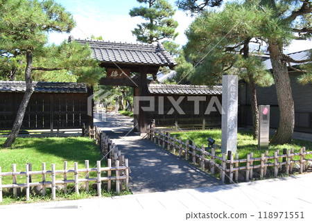 Ashikaga School Entrance 118971551