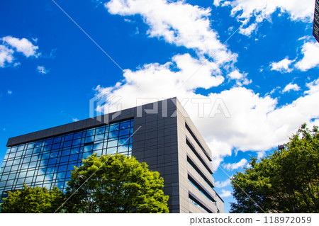 [Kyoto scenery] Sky and buildings on Oike Street 118972059