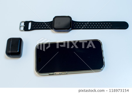 智慧型手機、智慧手錶和無線耳機 智慧型手機、智慧手錶和無線耳機 118973154