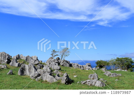 Shikoku Karst: Natural Formation: Autumn Sky 118973987