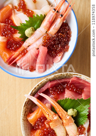 Hokkaido-style seafood bowl 118974358