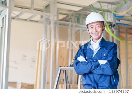 Carpenters and craftsmen working on site 118974597