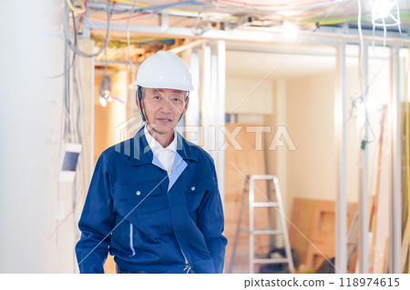 Carpenters and craftsmen working on site 118974615