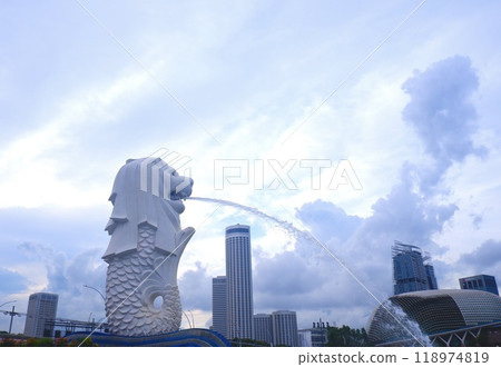 Merlion and Water 118974819