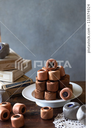 Shiny spools Shiny spools 118974924