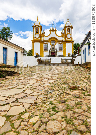 Slope with cobblestones and baroque church 118975008