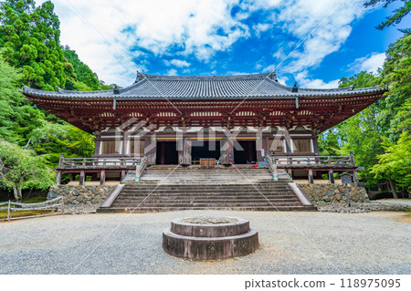 The main hall of Jingoji Temple in Ukyo Ward, Kyoto City The main hall of Jingoji Temple in Ukyo Ward, Kyoto City 118975095