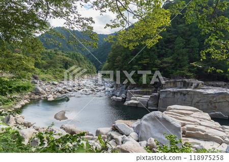 長野縣根座之塔【國家指定名勝、日本遺產木曾路】下游側的風景 長野縣根座之塔【國家指定名勝、日本遺產木曾路】下游側的風景 118975258