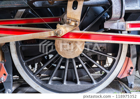 Steam locomotive connecting rod and driving wheels 118975352