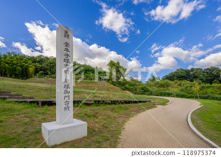 Stone monuments at the Kengyokozuka Tomb and Koshizukamikado Tomb (Asuka Village, Takaichi District, Nara Prefecture) Stone monuments at the Kengyokozuka Tomb and Koshizukamikado Tomb (Asuka Village, Takaichi District, Nara Prefecture) 118975374