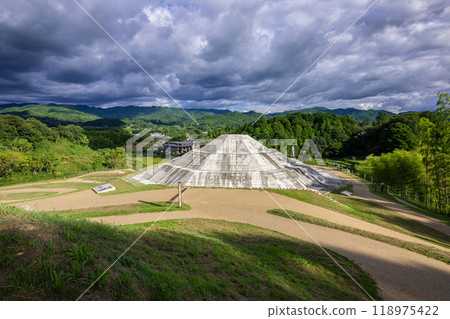 The summit of the Kengyokozuka Tomb (Asuka Village, Takaichi District, Nara Prefecture) The summit of the Kengyokozuka Tomb (Asuka Village, Takaichi District, Nara Prefecture) 118975422
