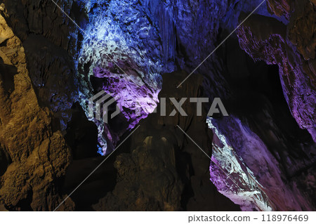 The inside of Akiyoshi Cave, a special natural monument, is colorfully lit up 118976469