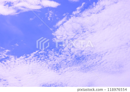 Clouds spreading in the blue sky (background material) 118976554