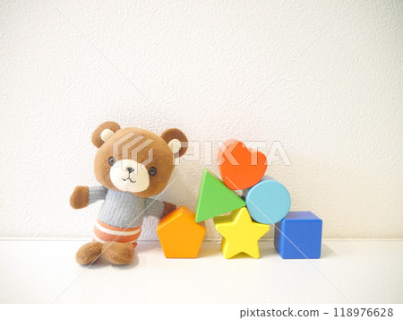 Teddy bear and building blocks Teddy bear and building blocks 118976628