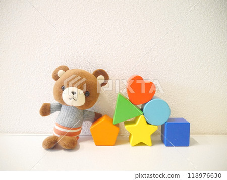 Teddy bear and building blocks 118976630