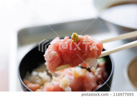 Close-up of Nakaochidon (Aomori Central Wholesale Market Restaurant) 118977093