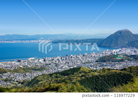 俯瞰別府大分市區和別府灣 俯瞰別府大分市區和別府灣 118977229