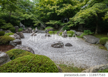 Dry landscape garden at Shogunzuka Seiryuden (Kyoto City, Kyoto Prefecture) Dry landscape garden at Shogunzuka Seiryuden (Kyoto City, Kyoto Prefecture) 118977583