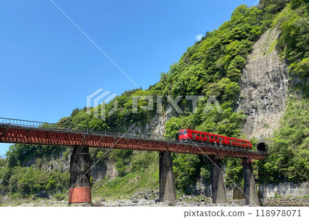 Iwato scenery Hyakueda iron bridge and red train Iwato scenery Hyakueda iron bridge and red train 118978071