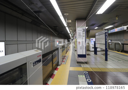 東京地鐵日比谷線霞關月台 東京地鐵日比谷線霞關月台 118978165
