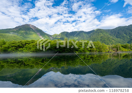 Scenery of Kamikochi Taisho pond Scenery of Kamikochi Taisho pond 118978258