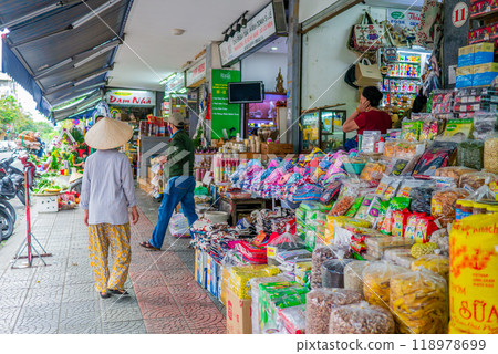 Shop in Vietnam (Da Nang) 118978699