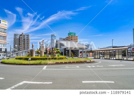 JR豐川車站及名鐵豐川線豐川站週邊的街景(愛知縣) JR豐川車站及名鐵豐川線豐川站週邊的街景(愛知縣) 118979141