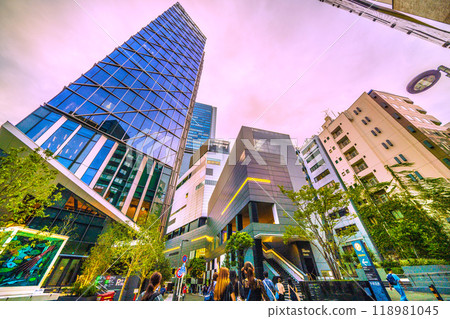 日本十月的東京城市景觀。澀谷 Akshu、澀谷 Hikarie 等景觀 = 10 月 4 日 118981045