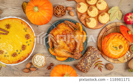 Thanksgiving meal menu dinner. Turkey, pumpkin pie and soup 118981171