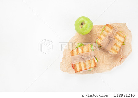 Sandwich and apple served in parchment paper. Healthy snack. eating organic vegan meals from take away 118981210