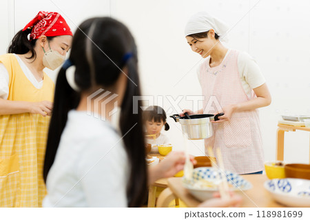 親子餐廳形象 118981699