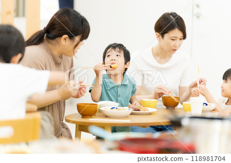 親子餐廳形象 118981704