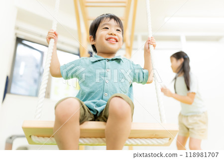 Indoor childcare image_swing 118981707