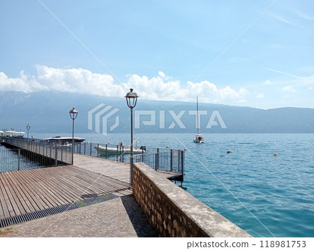 wooden pier on the sea 118981753