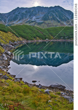 富山縣立山室堂平的秋葉 118984348