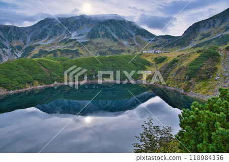 富山縣立山室堂平的秋葉 118984356