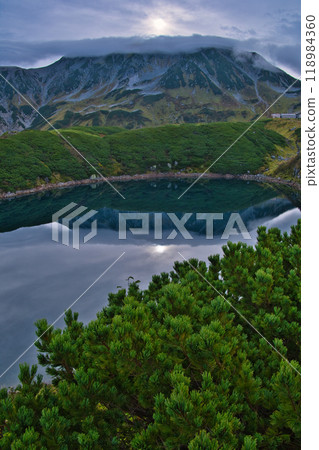 Autumn leaves at Murododaira, Mt. Tateyama, Toyama Prefecture 118984360