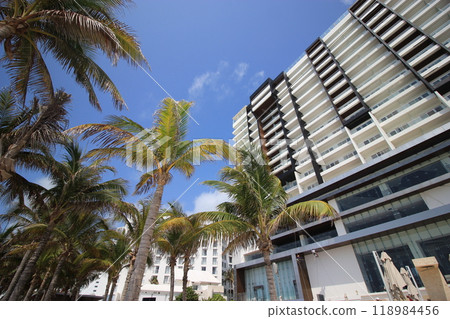 Cancun, Mexico's top resort loved around the world for its blue sea and pure white sand! All-inclusive hotel stay 118984456