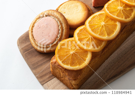 桌上的甜點 118984941